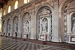 Beelden van de apostelen in de kathedraal van Messina