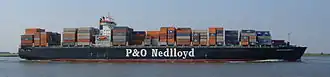 Een containerschip van P&O Nedlloyd