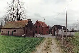 De Broekkant molen is het meest rechtse gebouw