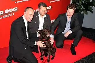 Nelson Woss, John Batchelor, Luke Ford en de hond Koko als Red Dog op de première in Sydney.