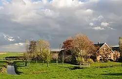 Boerderij in de polder, bij Woubrugge