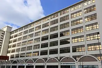 De Apparatenfabriek van Philips op Strijp-S, met Yksi Expo op de begane grond.