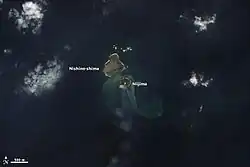 Opname op 8 december 2013, kort na de geboorte van het nieuwe eilandje (aangeduid als Niijima).