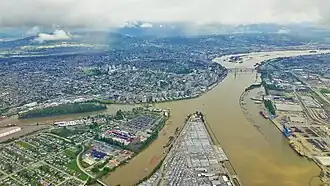 Zicht op New Westminster en de Fraser (zicht naar het noordoosten, stroomopwaarts)