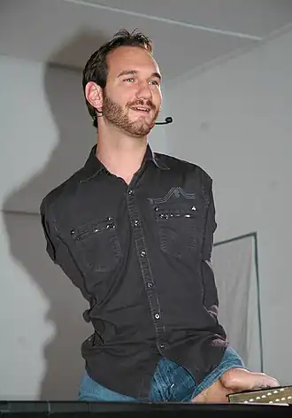 Vujicic in een kerk in Ehringshause, Duitsland (2011)