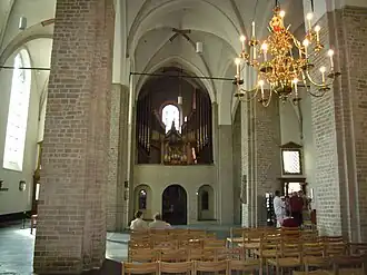 Het interieur van de Nicolaïkerk naar het westen