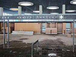 Binnen in de oude vertrek- en aankomsthal