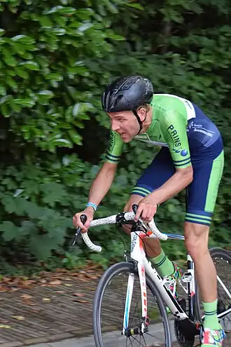 Niels van der Pijl in actie op het GNSK Wielrennen