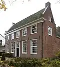 Oude pastorie, gepleisterde lijstgevel