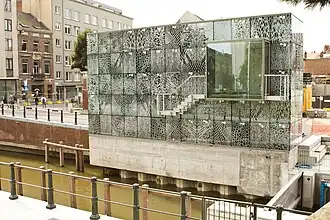 Het bedieningsgebouw in 2012