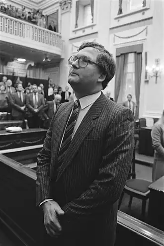 Henk Vos tijdens zijn beëdiging als Tweede Kamerlid (1983)