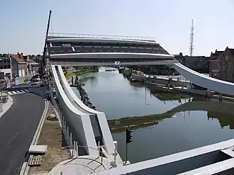 De nieuwe Scheepsdalebrug in fase van afwerking.