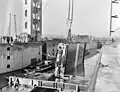 Nieuwe sluisdeur in de Prins Bernhardsluis; 3 januari 1952.