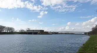 De plofsluis met Overeindsebrug en Nieuwe Heemsterderbrug