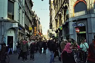 Ingang Nieuwendijk vanaf de Dam