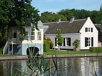 Theekoepel en koetshuis