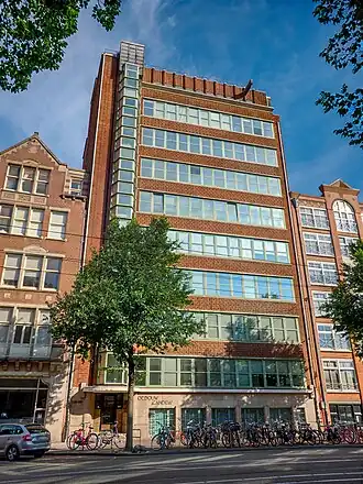 Het kantoorgebouw aan de Nieuwezijds Voorburgwal waarin Otto Frank in 1933 zijn vestiging van Opekta onderbracht