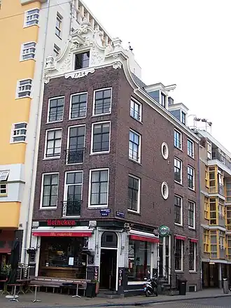 Nieuwmarkt 25 ingebouwd door het gele Flesseman (2011)