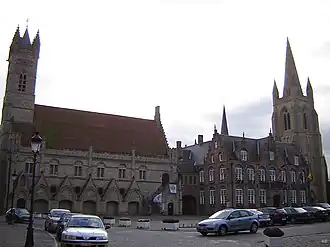 Marktplein, met belfort, halle, stadhuis en kerk