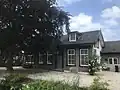 Voormalig gemeentesecretarie annex postkantoor/ woonhuis, gebouwd circa 1870.