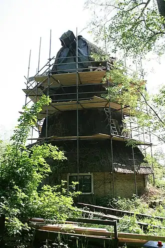 De Rietvink in de steigers (mei 2009)