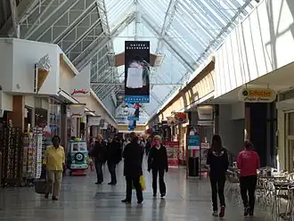 Binnenaanzien winkelcentrum Dukenburg