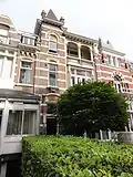 Herenhuis met hekwerken