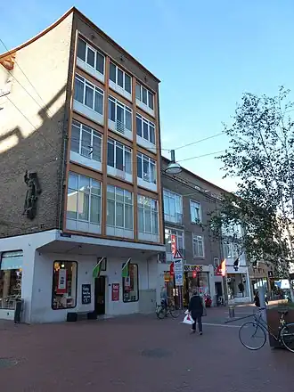 Het Woon-winkelcomplex Plein '44 aan de zijde van de Houtstraat (2013)