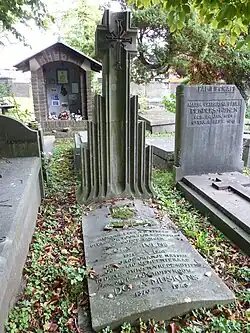 Het graf van Ivens en zijn echtgenote