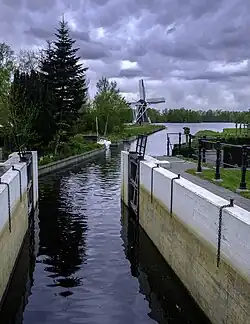 De Nijveensterkolk met De Helper op de achtergrond