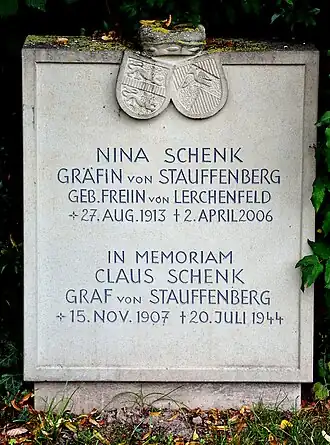 Nina Schenk gravin von Stauffenberg met memoriam voor Claus Schenk graaf von Stauffenberg, Kirchlauter 2011.