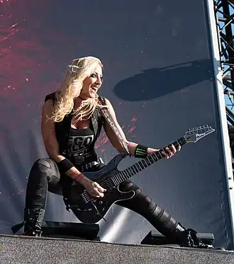 Nita Strauss op Wacken Open Air in 2017