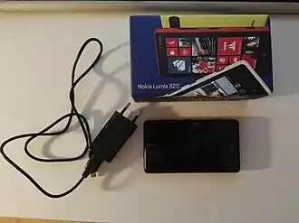 Nokia Lumia 820 met doos en oplader