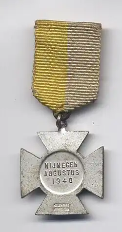 Achterzijde van het herinneringskruis voor de Noodvierdaagse