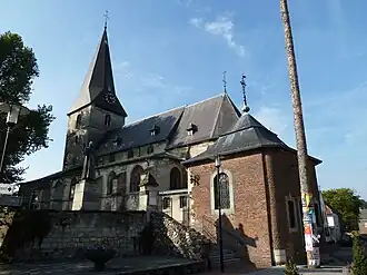 De kerk met rechts de Brigidakapel
