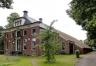 De boerderij Zuiderstraat 61 (noordoostzijde) in Noordbroek anno 2012