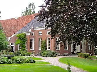 De boerderij Zuiderstraat 63 (zuidoostzijde) in Noordbroek anno 2012