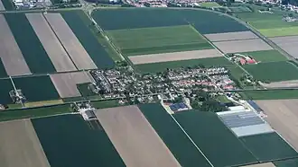 Luchtfoto van Noordeinde naar het zuiden, mei 2017