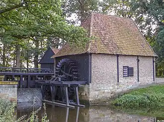 Achterzijde Noordmolen en de Azelerbeek in 2023