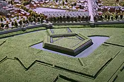 Lindenkruispoort met bastion Dopff en kazernes (ca. 1750)