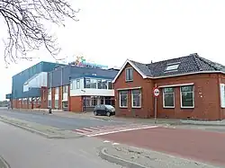 Zuivelfabriek in het dorp