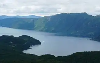 Nordfjord tussen Anda en Lote