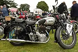 Dit Model 16H uit 1946 heeft nog het oude brugframe. Het is mogelijk een "geciviliseerde" WD 16H.