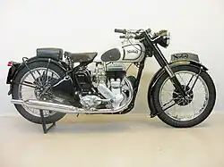 Big Four uit 1952, met de nieuwe Roadholder fork en semi-dubbel wiegframe.