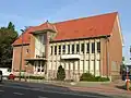 Gemeentehuis van Nossegem en achterliggende meisjesschool (gesloopt)