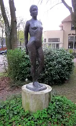 Nue debout, Laren