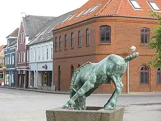 Drinkend paard van Hugo Liisberg (1896-1958)