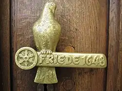 De Deurklink Friede 1648 aan het oude raadhuis (Fritz Szalinski, 1963)