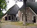 Boerderij Voorm. boerderij met achterbaander onder rieten wolfsdak (Voorm. Openbare&nbsp;Bibliotheek)