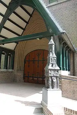 De liefde draagt ons